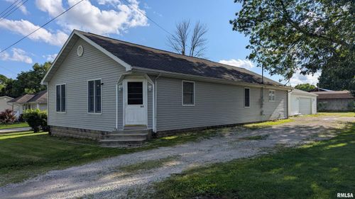 105 N Brents St, Taylorville, IL, 62568-9140 | Card Image