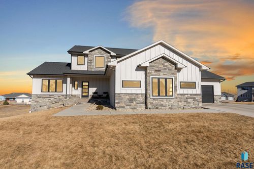 2002 Meadowview Cir, Sioux Falls, SD, 57110 | Card Image