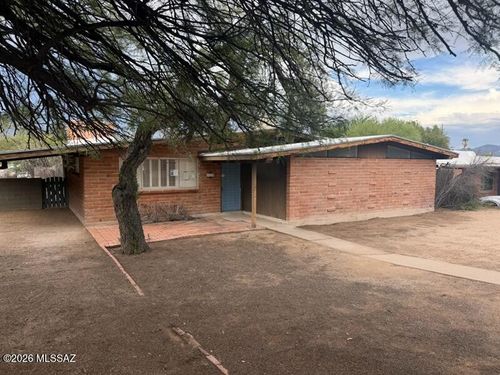 7017 E Luana Dr, Tucson, AZ, 85710-2225 | Card Image