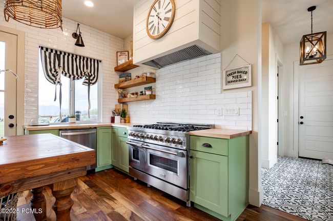 4611 S Cove Ln, Home with 3 bedrooms, 3 bathrooms and null parking in Daniel UT | Image 13