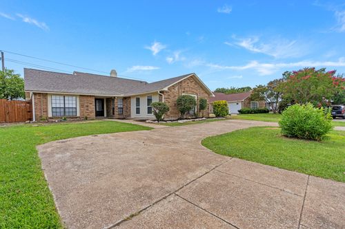 3312 Amberway Dr, Arlington, TX, 76014-2715 | Card Image