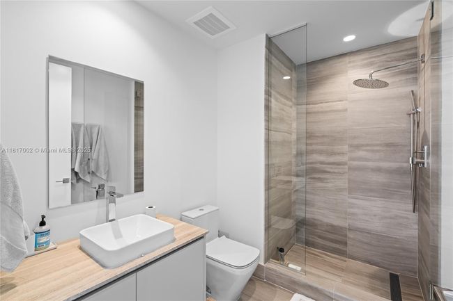 APT-1602 - 5775 Collins Ave, Condo with 2 bedrooms, 3 bathrooms and null parking in Miami Beach FL | Image 65