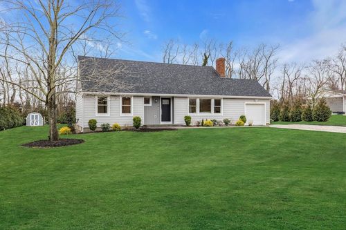 845 Rosewood Dr, Mattituck, NY, 11952-3429 | Card Image