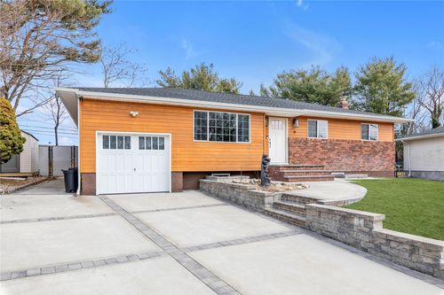 9 Beaumont Drive, Oyster Bay, NY, 11803 | Card Image