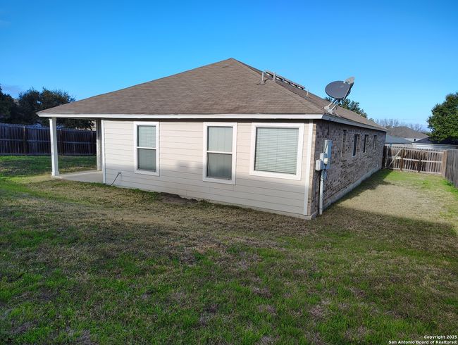 8502 Chickasaw Blf, House other with 3 bedrooms, 2 bathrooms and null parking in Converse TX | Image 20