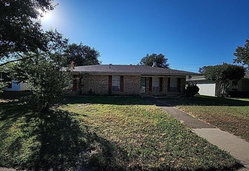 610 Pinebluff Dr, Lewisville, TX, 75067-3324 | Card Image