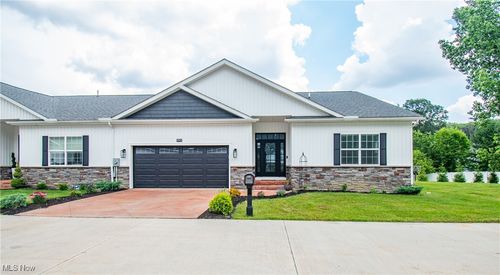 993 Pine Oaks Dr, Broadview Heights, OH, 44147 | Card Image