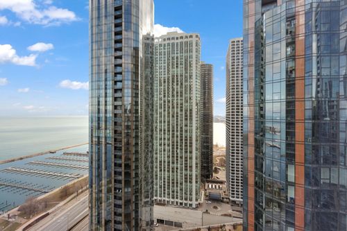 2704-450 E Waterside Dr, Chicago, IL, 60601-4729 | Card Image