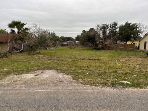 329 S 11th St, Aransas Pass, TX, 78336-4019 | Card Image