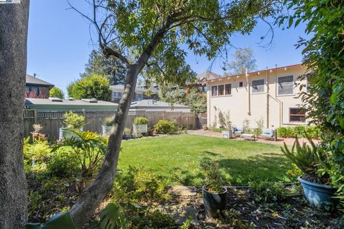 2825 Piedmont Ave, Berkeley, CA, 94705-2313 | Card Image