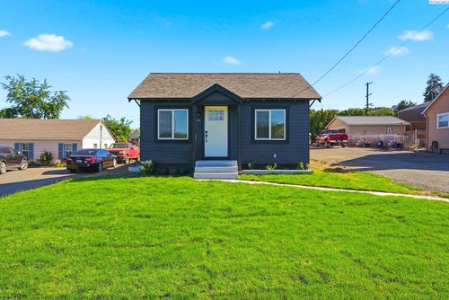808 W Fremont Ave, Selah, WA, 98942-1212 | Card Image