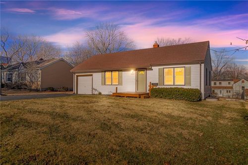 224 Maiden Ln, Kansas City, MO, 64114-3039 | Card Image