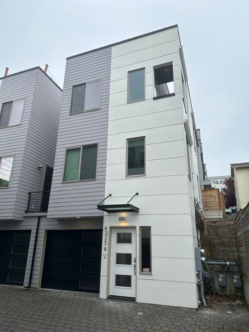 b-4325 Whitman Ave N, Seattle, WA, 98103-7324 | Card Image