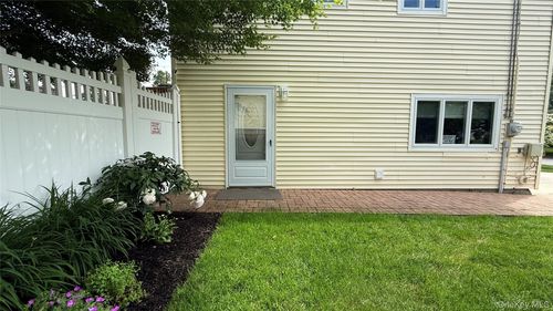 95 Stephen Rd, Bayport, NY, 11705-1231 | Card Image