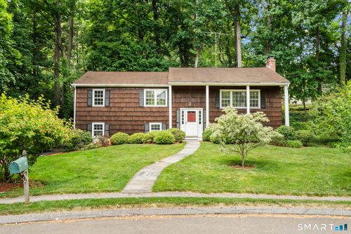 11 Lycett Ct, Norwalk, CT, 06850-1801 | Card Image