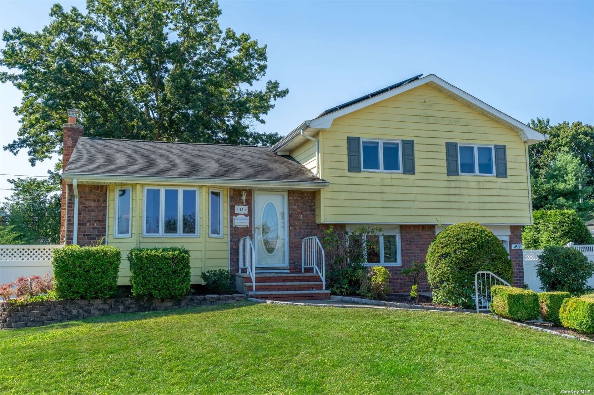 Pickwick Dr, Commack, NY 11725