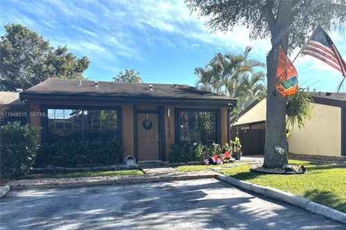 10340 Laurel Ct, Pembroke Pines, FL, 33026-2400 | Card Image