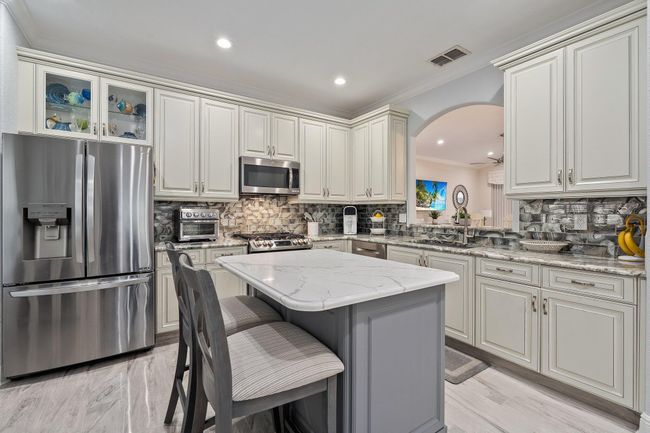 397 Nw Breezy Point Loop, House other with 2 bedrooms, 2 bathrooms and null parking in Port St. Lucie FL | Image 6