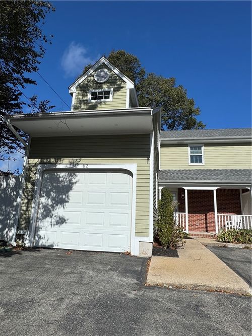 62 Memorial Blvd, Newport, RI, 02840-3636 | Card Image