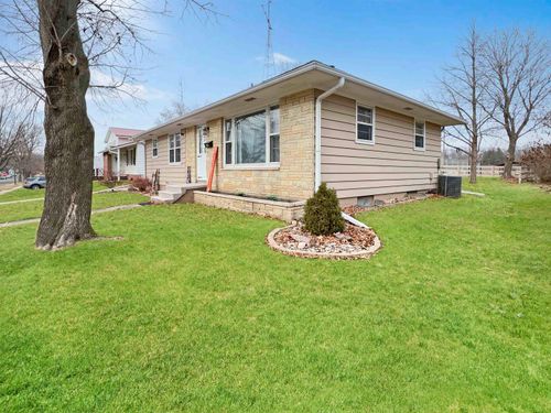 937 Seymour St, Reedsburg, WI, 53959-1358 | Card Image