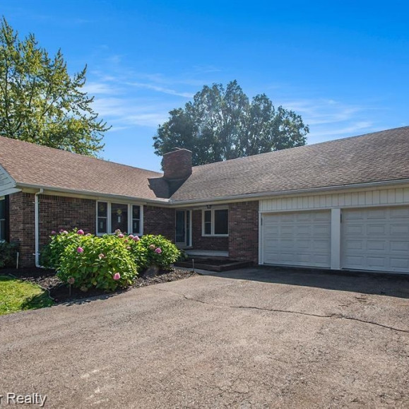 Parke Ln, Grosse Ile, MI 48138