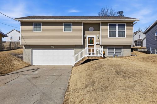 530 E 6th St, Tipton, IA, 52772-1944 | Card Image