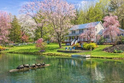 1285 Lakes Rd, Monroe, NY, 10950-4221 | Card Image