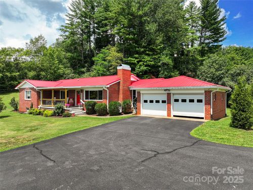 983 Lee Rd, Clyde, NC, 28721-8437 | Card Image
