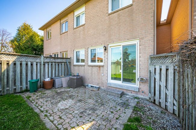 92 Cedarwood Cres, Home with 3 bedrooms, 3 bathrooms and 3 parking in Brampton ON | Image 34