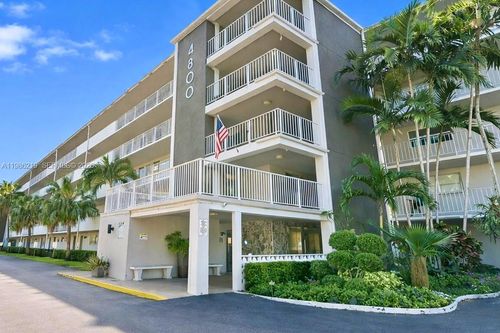 408-4800 Hillcrest Ln, Hollywood, FL, 33021-7847 | Card Image