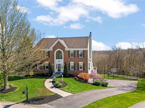 1046 Woodridge Dr, Canonsburg, PA, 15317-2470 | Card Image