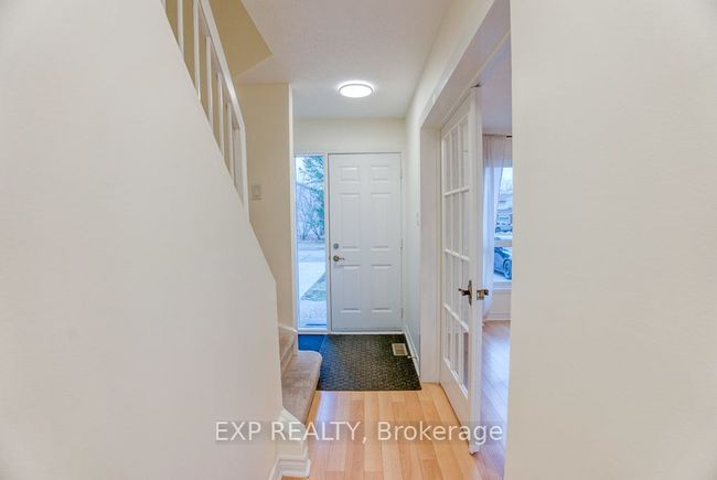 42 Fair Oaks Cres, House attached with 3 bedrooms, 2 bathrooms and 2 parking in Nepean ON | Image 4