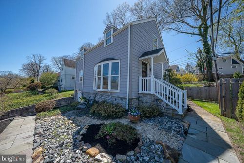 30 Midland Ave, Berwyn, PA, 19312-1661 | Card Image