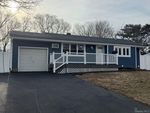 189 Whitetail Ln, Central Islip, NY, 11722-2511 | Card Image