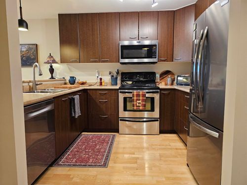 404-5631 Inlet Ave, Sechelt, BC, V7Z0J1 | Card Image