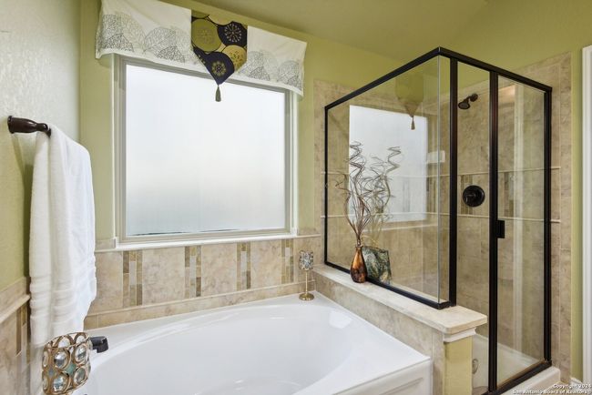 112 Vista Del Rey, House other with 3 bedrooms, 2 bathrooms and null parking in Cibolo TX | Image 4