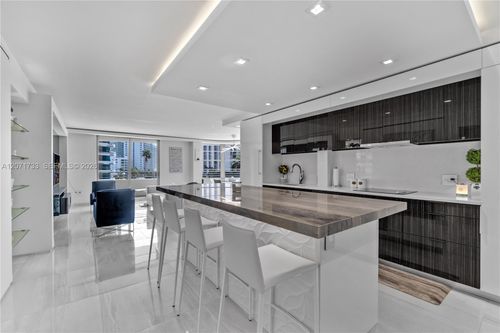 5a-5555 Collins Ave, Miami Beach, FL, 33140-2418 | Card Image