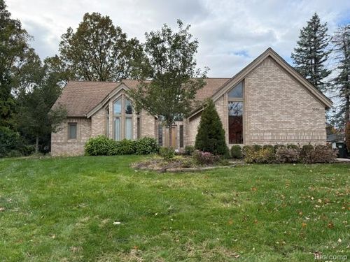 1085 Olympia Dr, Rochester Hills, MI, 48306-3785 | Card Image