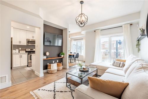 5-11 Stockbridge Gdns, Stoney Creek, ON, L8J0H5 | Card Image