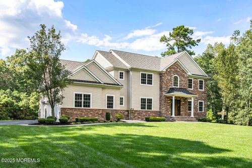 3 Iroquois Ct, Colts Neck, NJ, 07722-1823 | Card Image