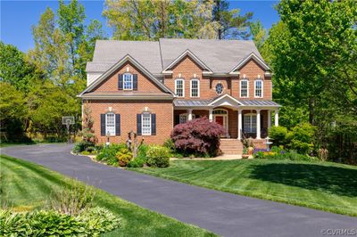 View of front facade with a front yard | Image 1