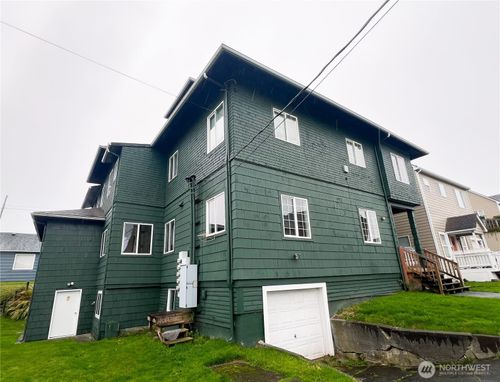 220 W 4th St, Aberdeen, WA, 98520-3944 | Card Image