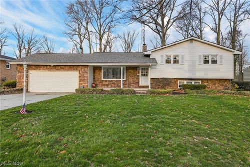 130 Robinwood Dr, New Middletown, OH, 44442-9721 | Card Image