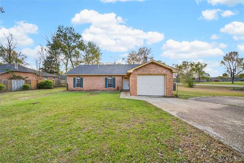 6735 Pineleaf Dr, Elmore, AL, 36025-1907 | Card Image
