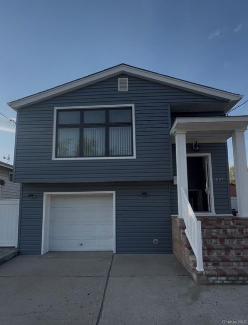 1005 Broadway, Westbury, NY, 11590-3913 | Card Image
