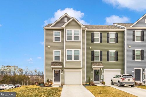 11 Clifton Mnr, FALLING WATERS, WV, 25419-1788 | Card Image