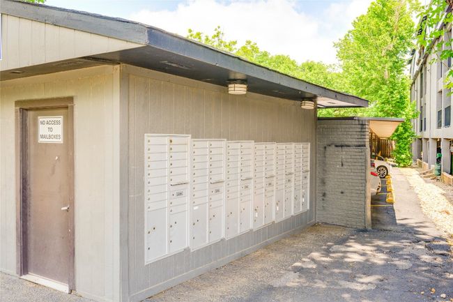 Surrounding community with mail area | Image 11