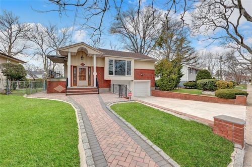 125 Marcus Ave, New Hyde Park, NY, 11040-3406 | Card Image