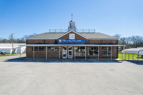 445 N 1st St, Pulaski, TN, 38478-2448 | Card Image
