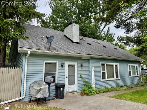 7955 Lakeshore Rd, Burtchville, MI, 48059-1634 | Card Image
